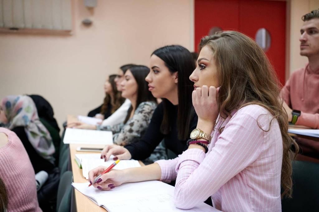 Jak wybrać kurs hiszpańskiego grupowego dostosowany do twoich potrzeb?